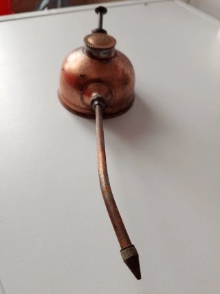Aceitera de latón vintage