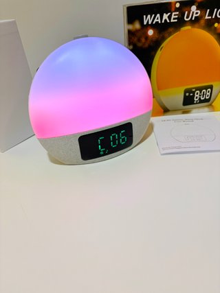 Lámpara despertador simuladora de amanecer