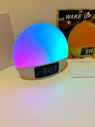Lámpara despertador simuladora de amanecer