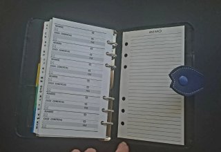 Agenda personal azul con diseño escocés