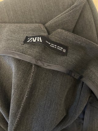 Pantalón de vestir gris con pinzas talla M