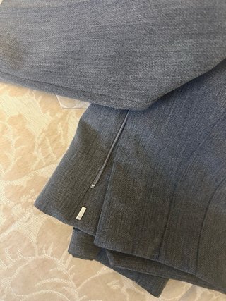 Pantalón de vestir gris con pinzas talla M
