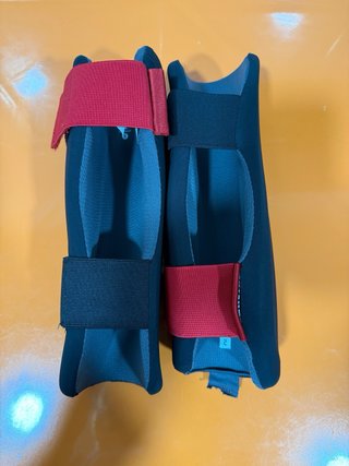 Guantes y espinilleras boxeo JNR 6oz