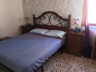 Dormitorio madera maciza, incluye colchón y somier