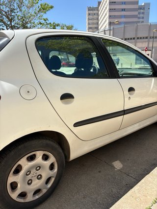 Peugeot 206/ año 2005 Precio negociable!!!