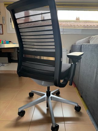Silla de oficina ergonómica y regulable