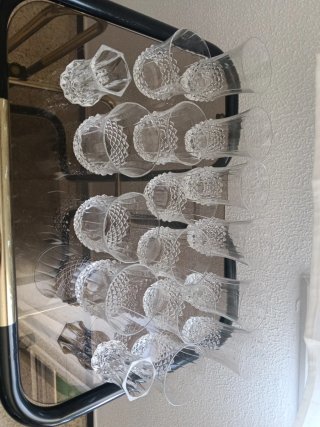 Juego de vasos de cristal tallado