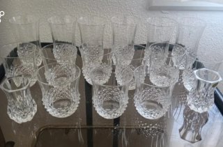 Juego de vasos de cristal tallado