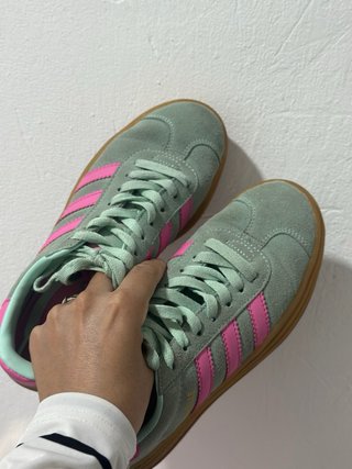 Zapatillas Adidas Gazelle plataforma verde y rosa