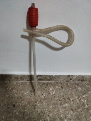 Estufa de parafina negra y gris