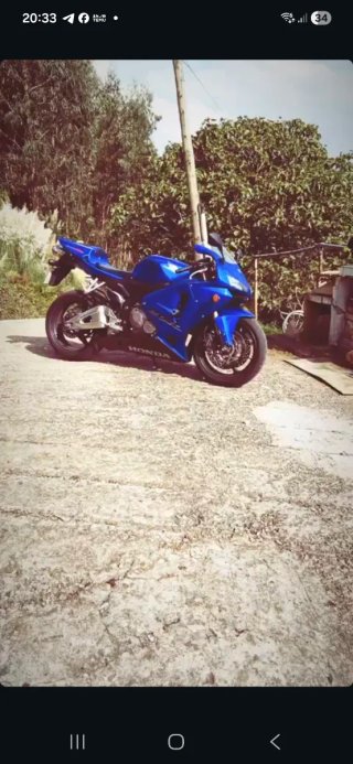 Honda CBR 600 RR Azul