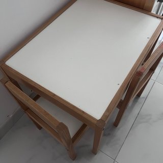 Mesa y 3 Sillas Ikea niños