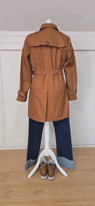 Gabardina color cuero talla M sin estrenar