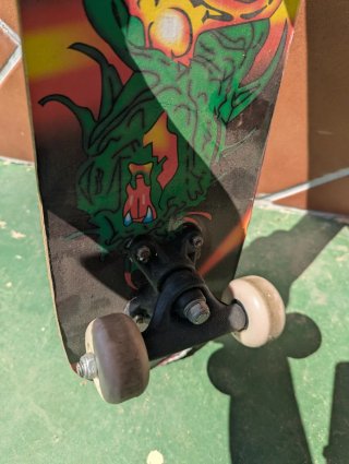 Patineta skate diseño dragón