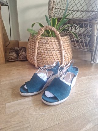 Sandalias de cuña verde azulado