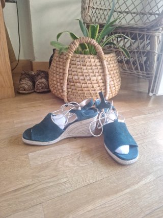 Sandalias de cuña verde azulado