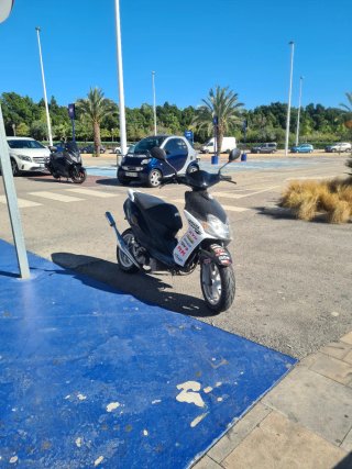 Yamaha Scooter Negra Automática