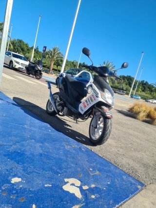 Yamaha Scooter Negra Automática