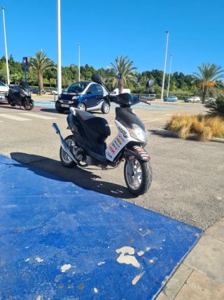 Yamaha Scooter Negra Automática