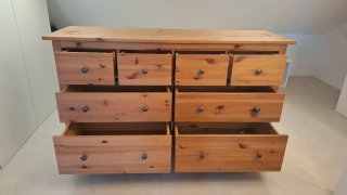 Cómoda de madera con 7 cajones