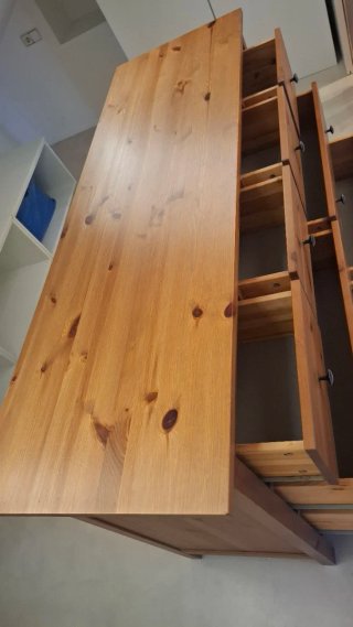 Cómoda de madera con 7 cajones
