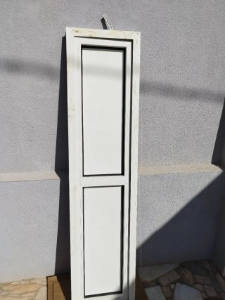 Puerta pequeña aluminio con espejo