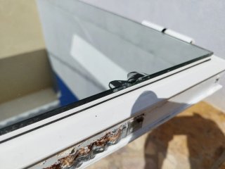 Puerta pequeña aluminio con espejo