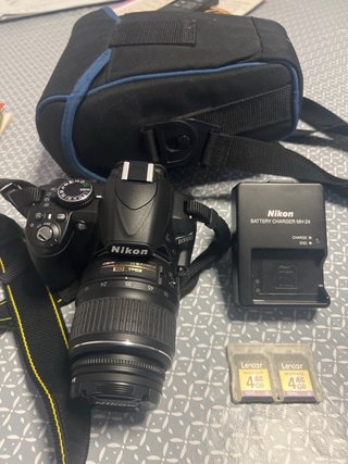 Cámara Nikon D3100 Negra como nueva.