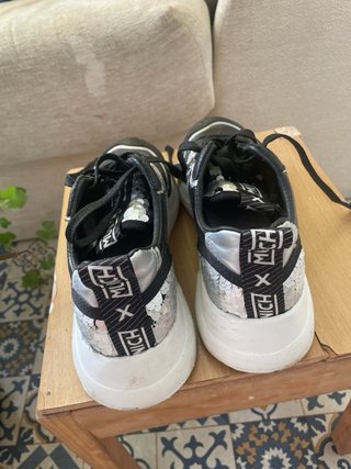 Zapatillas Munich Mujer Negras y Plateadas