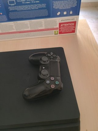 PS4 Slim 500GB Jet Black con Mando y Caja