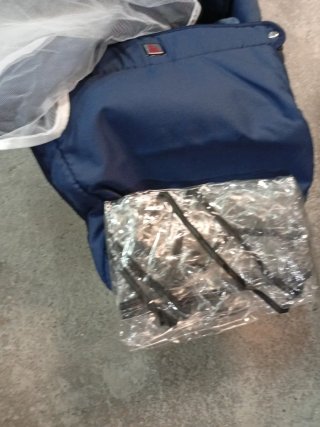 Carrito de bebé azul sin usar