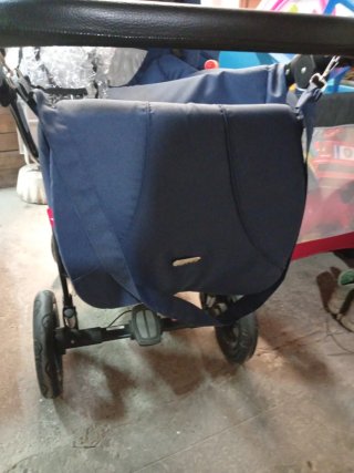 Carrito de bebé azul sin usar
