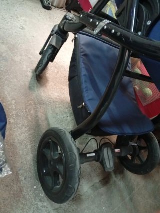 Carrito de bebé azul sin usar