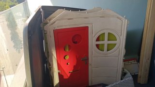 Casita de jardín Smoby con dos puertas de acceso y