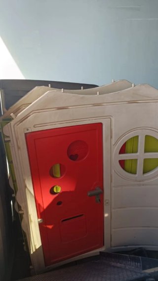 Casita de jardín Smoby con dos puertas de acceso y