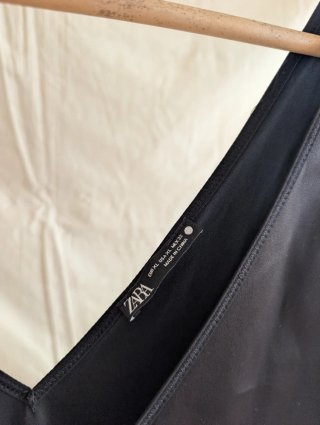 Camiseta sin mangas Zara negra