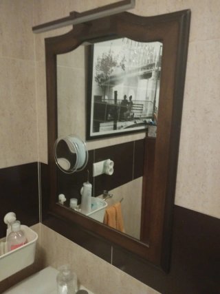 Armario de baño y espejo.