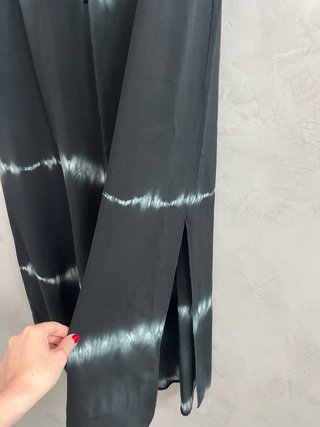 Falda larga negra con efecto tie-dye