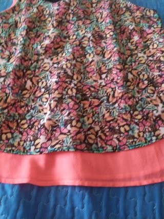 Blusa floral con cuello Peter Pan