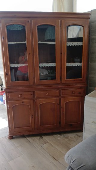 Aparador de madera con vitrina 1,5m