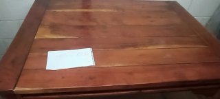 Mesa de madera rústica