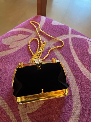 Bolso de fiesta dorado con cadena