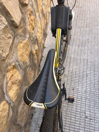 Bicicleta QUER negra y amarilla