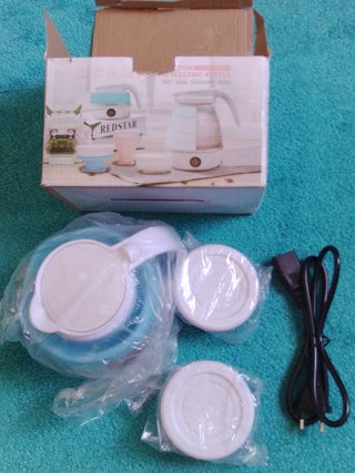 Bollitore pieghevole silicone blu/bianco