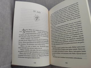 Molly Moonek mundua geldiarazten du