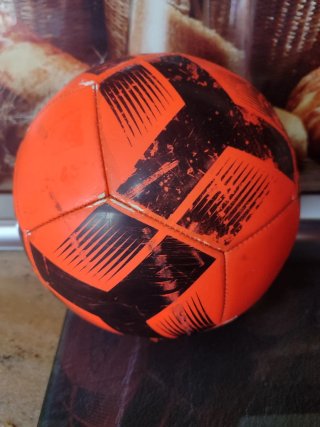 Lote de 3 balones: fútbol y baloncesto