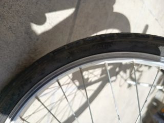 Bicicleta infantil blanca, igual que nueva