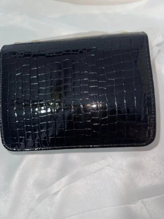 Bolso Negro Charol Cadena Dorada