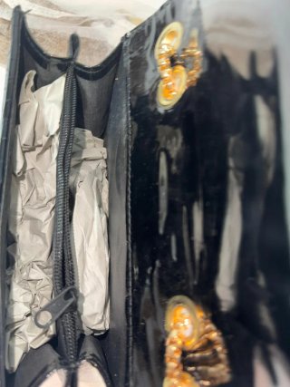 Bolso Negro Charol Cadena Dorada