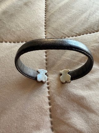 Pulsera rígida Tous de cuero y plata con ositos
